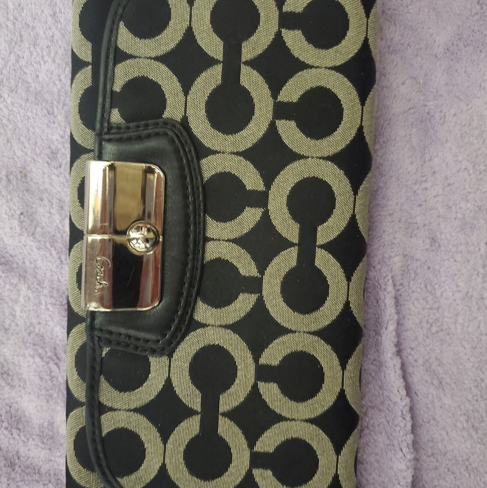 coach  retro vintage wallet pre owned very good condition!